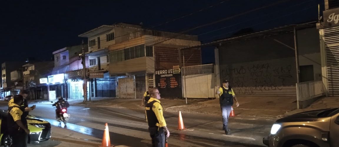 Detran-DF realiza operação no Areal e aborda 140 condutores