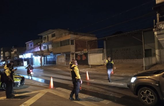 Detran-DF realiza operação no Areal e aborda 140 condutores