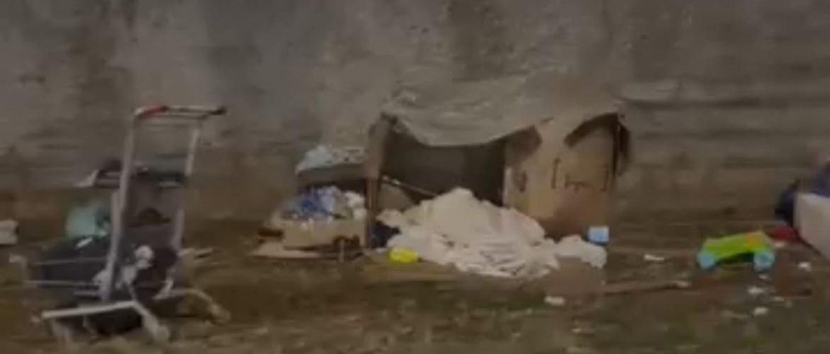 Drogas, violência e abandono o caos ao lado de condomínios em Arniqueira