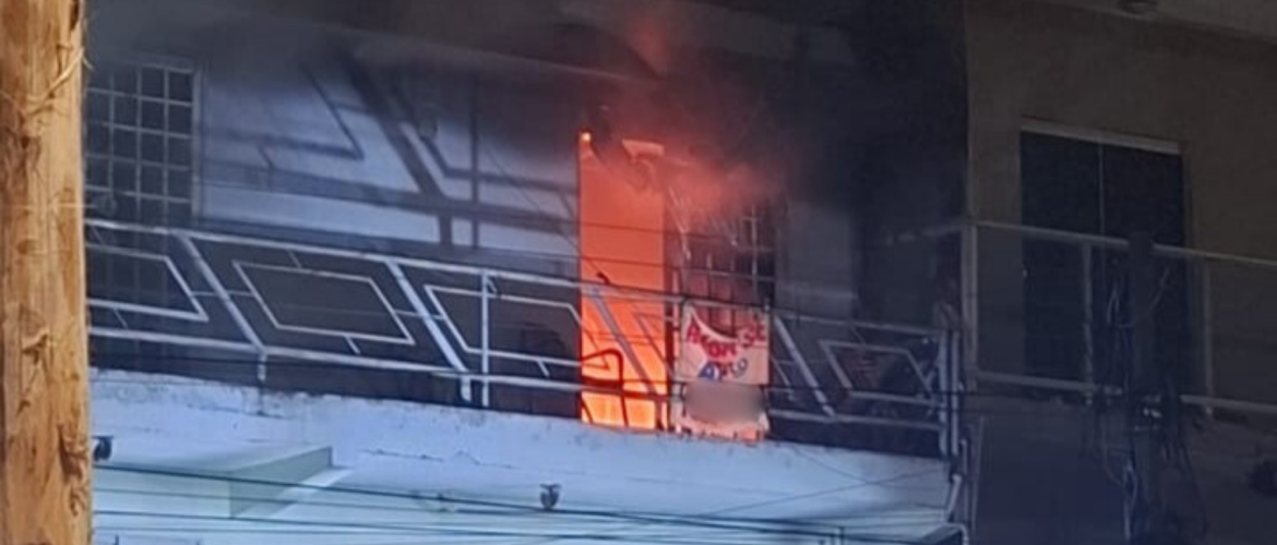Bombeiros controlam incêndio em apartamento no Areal
