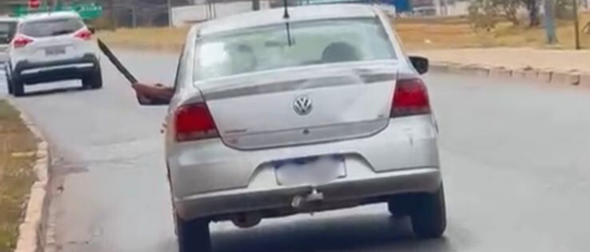 Homem embriagado ameaça motorista com facão, no Areal