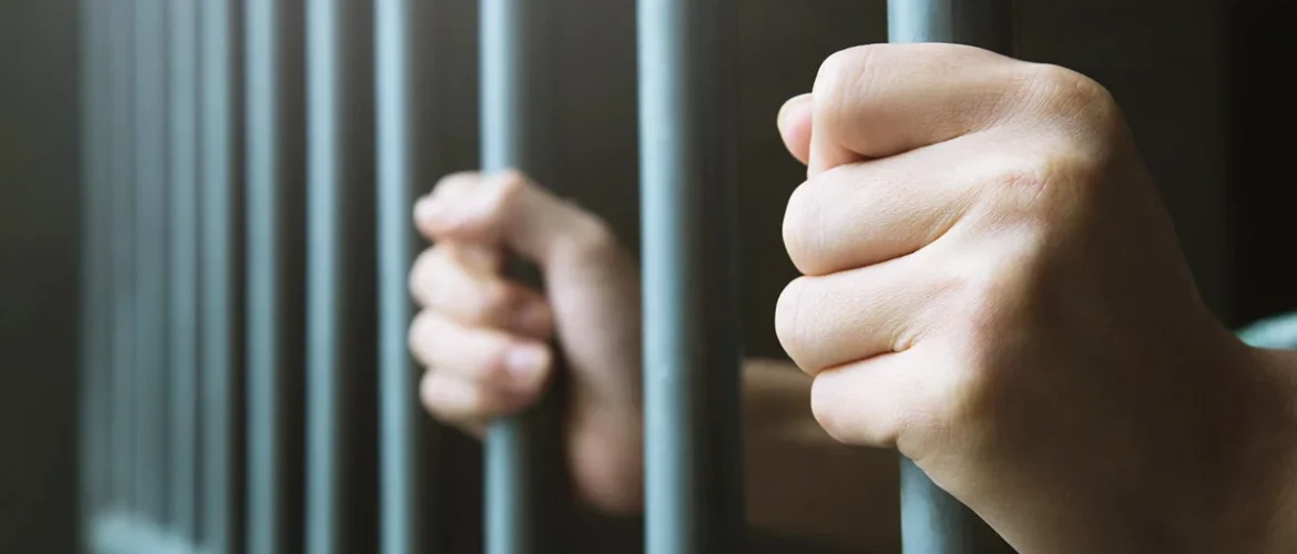 PMDF prende homem com mandado de prisão em aberto por roubo no Areal