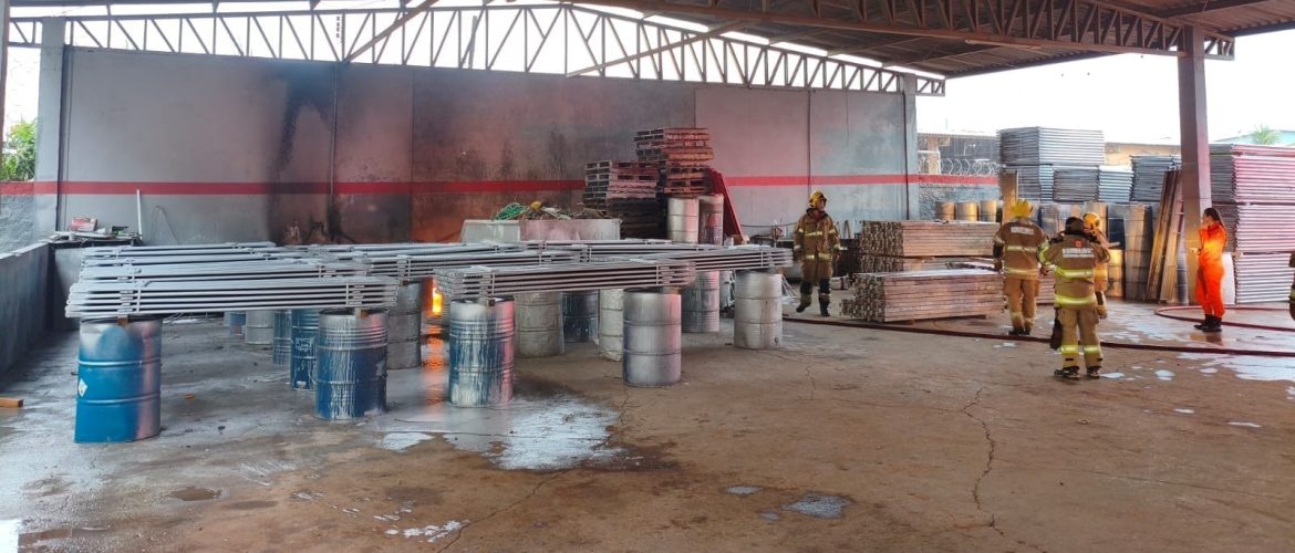 Incêndio atinge máquina em empresa na ADE e mobiliza bombeiros