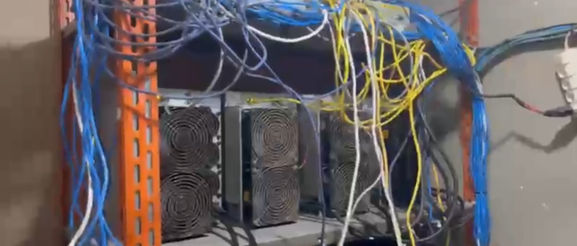 Mineradora clandestina de criptomoedas operava com furto de energia em Arniqueira